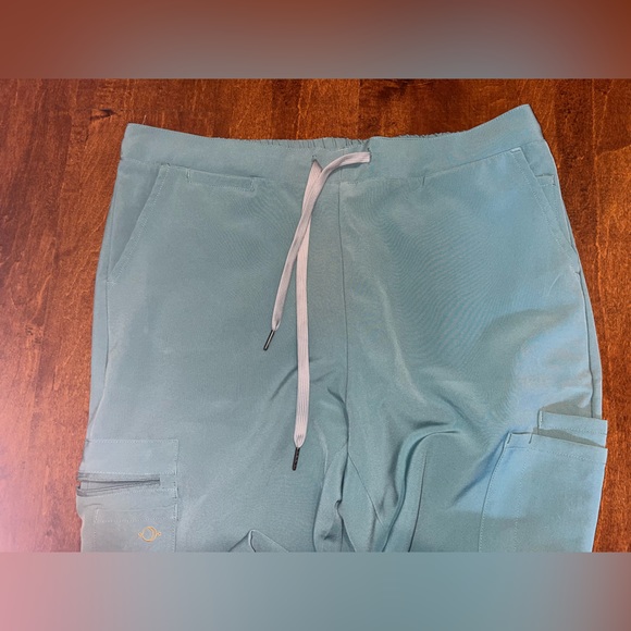 Luuna scrub pants size large (longer length) - Picture 3 of 3